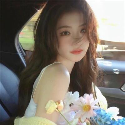 走进酒吧的女孩